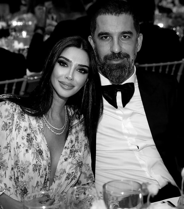 Adeta Bambaşka Birine Dönüşmüş: Arda Turan'ın Eşi Aslıhan Doğan Turan'ın Estetiklerini Tek Tek Açıklıyoruz! 1 adeta bambaska birine donusmus arda turanin esi aslihan dogan turanin estetiklerini tek tek acikliyoruz