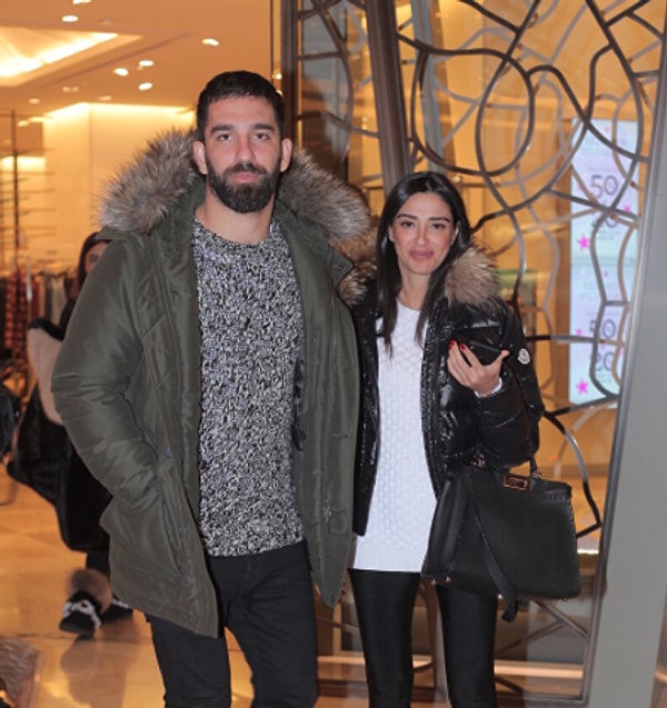 Adeta Bambaşka Birine Dönüşmüş: Arda Turan'ın Eşi Aslıhan Doğan Turan'ın Estetiklerini Tek Tek Açıklıyoruz! 7 adeta bambaska birine donusmus arda turanin esi aslihan dogan turanin estetiklerini tek tek acikliyoruz F4XlBnUN