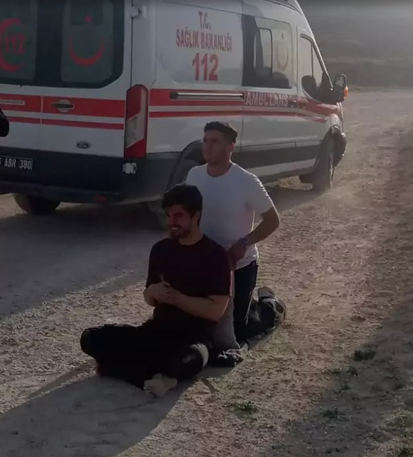 Araç Taklalar Atmıştı: Oyuncu Berk Atan'ın Geçirdiği Trafik Kazasının Ardından İlk Görüntüler Ortaya Çıktı! 2 arac taklalar atmisti oyuncu berk atanin gecirdigi trafik kazasinin ardindan ilk goruntuler ortaya cikti 5AuVrgOC