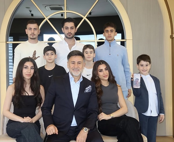 Canlı Yayında Meslektaşlarını Topa Tutan İzzet Yıldızhan'ın İbrahim Tatlıses İddiası ise Ağızları Açık Bıraktı 1 canli yayinda meslektaslarini topa tutan izzet yildizhanin ibrahim tatlises iddiasi ise agizlari acik birakti gpsjF12a