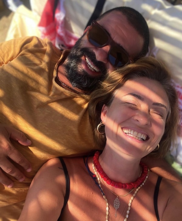Ceyda Düvenci'den Sonra Dikiş Tutturamayan Bülent Şakrak Kalbini Bu Sefer de Genç Tasarımcıya Kaptırdı! 1 ceyda duvenciden sonra dikis tutturamayan bulent sakrak kalbini bu sefer de genc tasarimciya kaptirdi 7ajkz6gZ