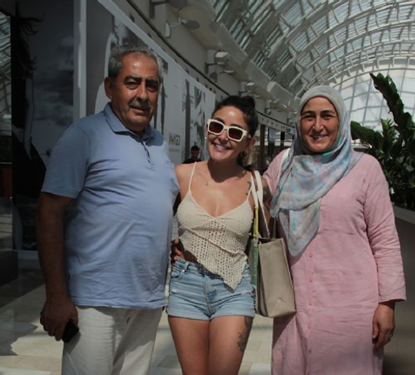 Çok Çalışıp Azmeden Melek Mosso'nun Kariyeriyle Temizlik Görevlisi Annesinin Hayalini Gerçekleştirme Hikayesi 2 cok calisip azmeden melek mossonun kariyeriyle temizlik gorevlisi annesinin hayalini gerceklestirme hikayesi 1 RiEHgggT
