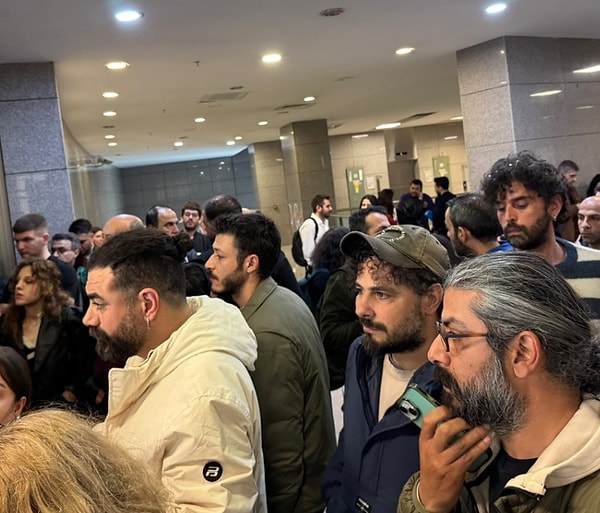 Destek Veren Oyuncular Çağlayan'da: Cem Yiğit Üzümoğlu'nun Gözaltı Kararının Ardından Soluğu Adliyede Aldılar 4 destek veren oyuncular caglayanda cem yigit uzumoglunun gozalti kararinin ardindan solugu adliyede aldilar 3 2SGTUXLh