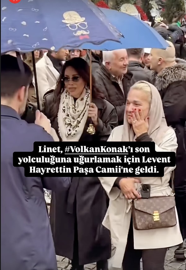 Eşi ve Kızları Cenazede Fenalaştı: Dostları Son Yolculuğuna Uğurlanan Volkan Konak'ı Yalnız Bırakmadı 14 esi ve kizlari cenazede fenalasti dostlari son yolculuguna ugurlanan volkan konaki yalniz birakmadi 13