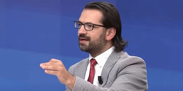 Farah Zeynep Abdullah'ın Hacı Yakışıklı'nın İddialarına Yaptığı Çıkış İplerin Fena Gerilmesine Neden Oldu 2 farah zeynep abdullahin haci yakisiklinin iddialarina yaptigi cikis iplerin fena gerilmesine neden oldu 1 AsadRcRL
