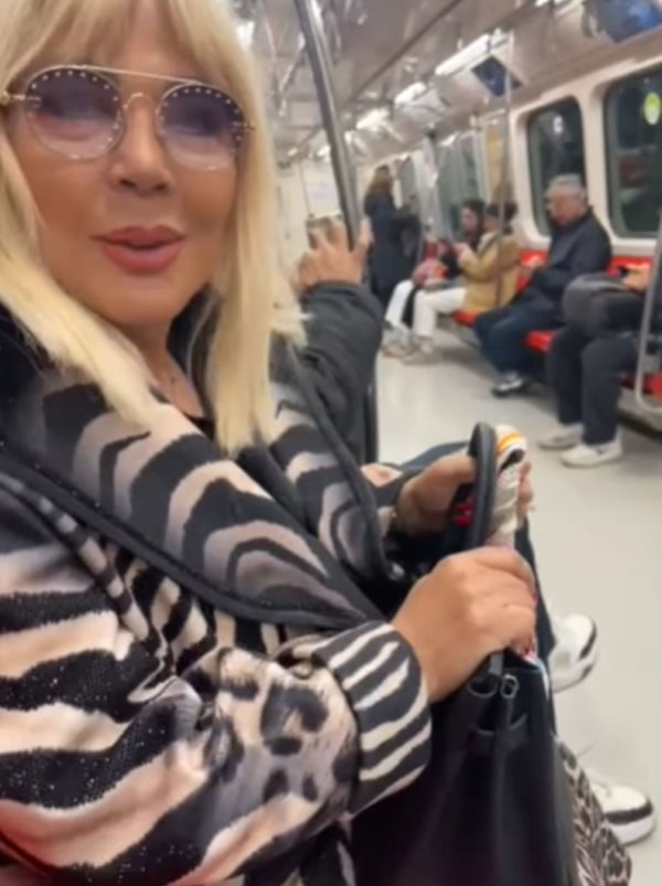 Filtre Kraliçesi Bu Kez Toplu Taşımada: Safiye Soyman Trafikten Bunaldı Kendini Metroya Attı 3 filtre kralicesi bu kez toplu tasimada safiye soyman trafikten bunaldi kendini metroya atti 2 muWmcCqS