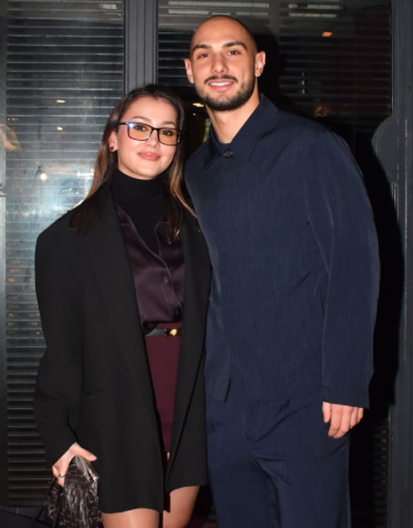 Galatasaray'ın Futbolcusu Ahmed Kutucu ile Kameralara Yakalanan Influencer Asena Atalar'ın Tavrı Dile Düştü 2 galatasarayin futbolcusu ahmed kutucu ile kameralara yakalanan influencer asena atalarin tavri dile dustu 1 RO1cHmFP