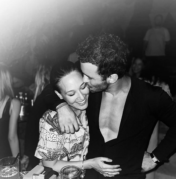 Gupse Özay'la Evliliğinde 5 Yılı Deviren Barış Arduç'tan Şairlere Taş Çıkaran Aşk Tanımı 1 gupse ozayla evliliginde 5 yili deviren baris arductan sairlere tas cikaran ask tanimi 0 FpFXWkDr