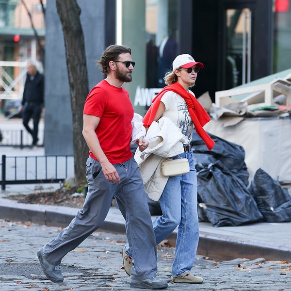 Kalkın Düğünümüz Var! Bradley Cooper'ın Gigi Hadid'in Parmağına Altın Nişan Yüzüğünü Taktığı İddia Edildi 2 kalkin dugunumuz var bradley cooperin gigi hadidin parmagina altin nisan yuzugunu taktigi iddia edildi mwu6KZHa