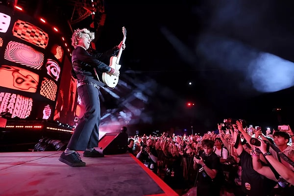 Kısmi Felç Geçirmişti: Queen'in Gitaristi Brian May, Sağlık Problemlerini Atlatıp Hayranlarıyla Buluştu 1 kismi felc gecirmisti queenin gitaristi brian may saglik problemlerini atlatip hayranlariyla bulustu 0 VZ7H5y4p