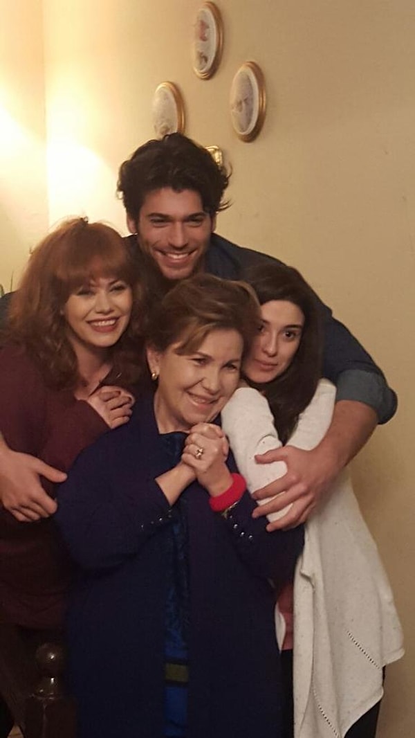ogluna kiyamadi sihirli annemin perihan perisi gul onattan eski rol arkadasi can yamana destek Kk6dN8AJ