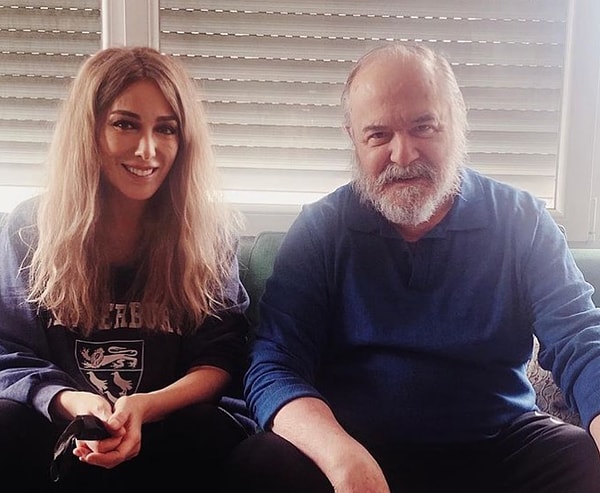 Oğulları Yönetmen Olmuş: Zerrin Tekindor ve Çetin Tekindor'un Oğlu Hira Tekindor'un Son Hali! 1 ogullari yonetmen olmus zerrin tekindor ve cetin tekindorun oglu hira tekindorun son hali 0 PstQqcGq