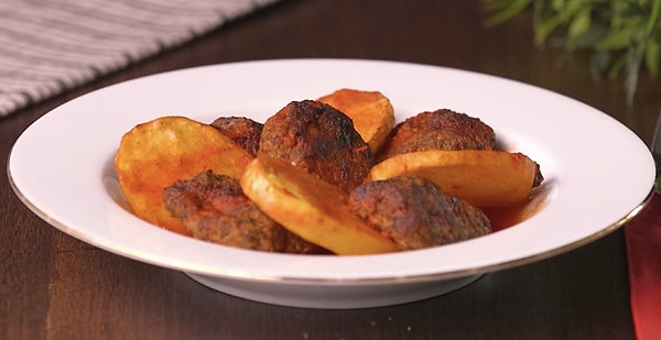 Philips Çift Hazneli Airfryer'da Köfteli Patates Dizme Nasıl Yapılır? 1 philips cift hazneli airfryerda kofteli patates dizme nasil yapilir 0 WRXSaCuS
