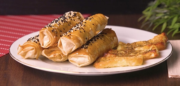 Philips Çift Hazneli Airfryer'da Zeytinli Çıtır Börek ve Hellim Kızartması Nasıl Yapılır? 1 philips cift hazneli airfryerda zeytinli citir borek ve hellim kizartmasi nasil yapilir 0 O84GZa1A