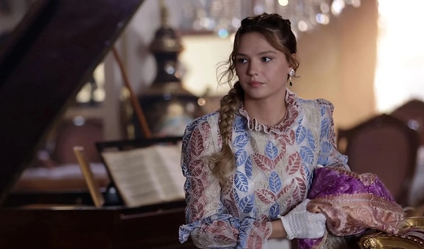 Platinin Dibi: Şakir Paşa Ailesi'nin Ayşe'si Nilsu Berfin Aktaş'tan Radikal İmaj Değişikliği! 2 platinin dibi sakir pasa ailesinin aysesi nilsu berfin aktastan radikal imaj degisikligi 1 dNkKDCXG