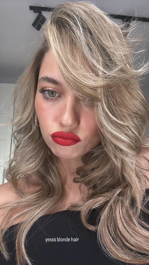 Saçlarını Sarı Yapan Afra Saraçoğlu'nun Askere Giden Mert Ramazan Demir Sorulunca Kimseyi Takmaması Dile Düştü 2 saclarini sari yapan afra saracoglunun askere giden mert ramazan demir sorulunca kimseyi takmamasi dile t1XOfCeN