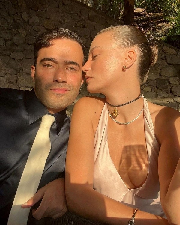 Serenay Sarıkaya ile Yemek Yerken Görüntülenen Mert Demir'in Surat İfadesine Yorum Yağdı 1 serenay sarikaya ile yemek yerken goruntulenen mert demirin surat ifadesine yorum yagdi 0