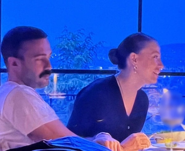 Serenay Sarıkaya ile Yemek Yerken Görüntülenen Mert Demir'in Surat İfadesine Yorum Yağdı 3 serenay sarikaya ile yemek yerken goruntulenen mert demirin surat ifadesine yorum yagdi 2 GfNyVINp