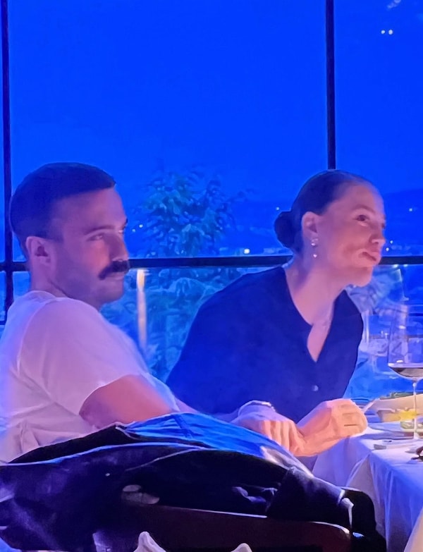 Serenay Sarıkaya ile Yemek Yerken Görüntülenen Mert Demir'in Surat İfadesine Yorum Yağdı 4 serenay sarikaya ile yemek yerken goruntulenen mert demirin surat ifadesine yorum yagdi 3 r6Ec2Oqe