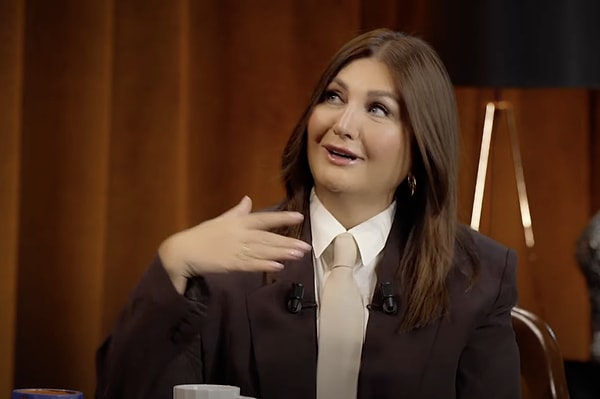 Sibel Can'ın "Kazandığınız İlk Parayla Ne Almıştınız?" Sorusuna Verdiği Cevap Sinir Krizi Geçirtti! 3 sibel canin kazandiginiz ilk parayla ne almistiniz sorusuna verdigi cevap sinir krizi gecirtti 2