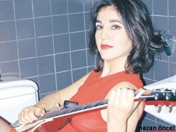 Taht Sürekli El Değiştiriyor: Sezen’den Melike’ye Türk Popunun "Kraliçelik" Yolculuğu! 2 taht surekli el degistiriyor sezenden melikeye turk popunun kralicelik yolculugu 1 Tinf8hKQ