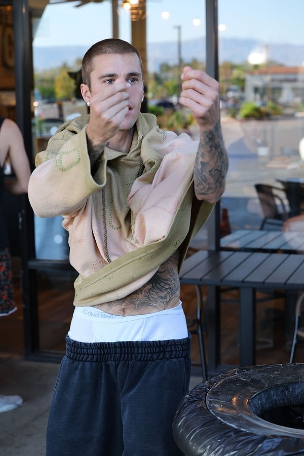 "Tek Derdiniz Para": Justin Bieber Kendisini Çeken Paparazzilere Ağzına Geleni Söyledi 3 tek derdiniz para justin bieber kendisini ceken paparazzilere agzina geleni soyledi 2 b1edDaS4