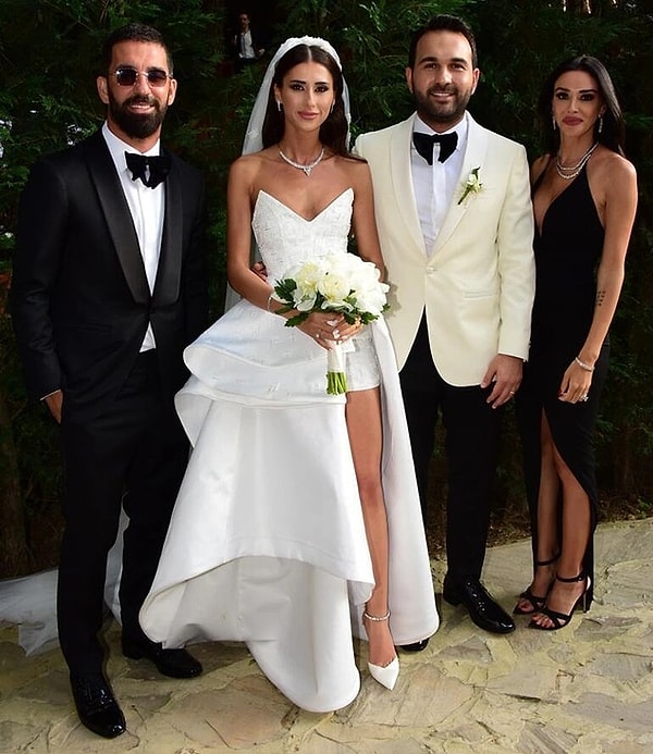 Turan Ailesinde Elti Krizi: Arda Turan'ın Eşi Aslıhan Turan ile Okan Turan'ın Eşi Katre Turan'ın Arası Bozuldu 1 turan ailesinde elti krizi arda turanin esi aslihan turan ile okan turanin esi katre 7HBMygYJ