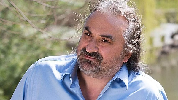Volkan Konak'ın Vefat Etmeden Önce Sahnede Seslendirdiği Son Parça Olan Cerrahpaşa Şarkısının Hüzünlü Hikayesi 1 volkan konakin vefat etmeden once sahnede seslendirdigi son parca olan cerrahpasa sarkisinin huzunlu hikayesi CrB8Ieha
