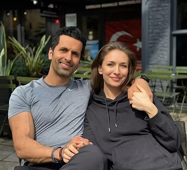 Yasemin Kay Allen'dan İlanıaşk Tadında Paylaşım: Amerikalı Aynasız ile 10 Ayın Ardından Yeniden Birlikte 2 yasemin kay allendan ilaniask tadinda paylasim amerikali aynasiz ile 10 ayin ardindan yeniden birlikte Zjtu18KU