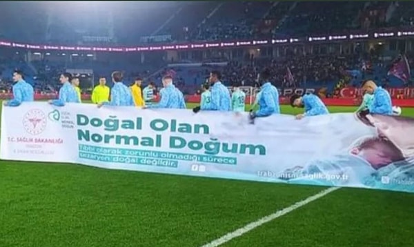 "Yazıklar Olsun!": Ünlü İsimlerden "Doğal Olan Normal Doğum" Pankartına Tepki Yağdı 1 yaziklar olsun unlu isimlerden dogal olan normal dogum pankartina tepki yagdi 0 Pzyk1FTv