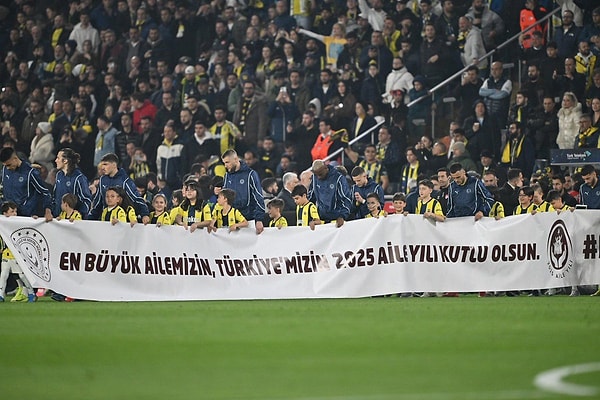 "Yazıklar Olsun!": Ünlü İsimlerden "Doğal Olan Normal Doğum" Pankartına Tepki Yağdı 3 yaziklar olsun unlu isimlerden dogal olan normal dogum pankartina tepki yagdi 2 W9zGQ2Xc