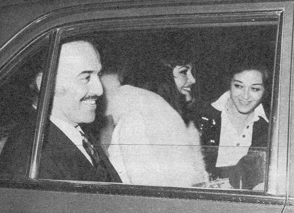 Yeşilçam'ın Toksik Aşkı: Türkan Şoray ve Nebahat Çehre'ye Yıllar Önce Aynı Aşk Kartlarını Gönderen Adam 2 yesilcamin toksik aski turkan soray ve nebahat cehreye yillar once ayni ask kartlarini gonderen heeU32aD