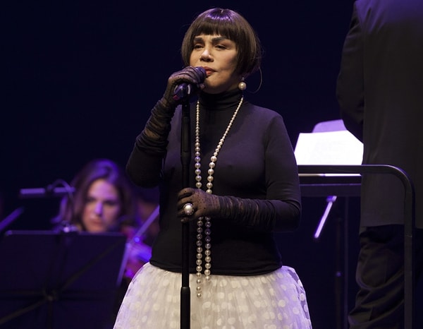 9 yil once hayranlariyla bulusmustu sarkilarina hasret birakan sezen aksudan sevenlerine guzel haber 0 mn7Aizse