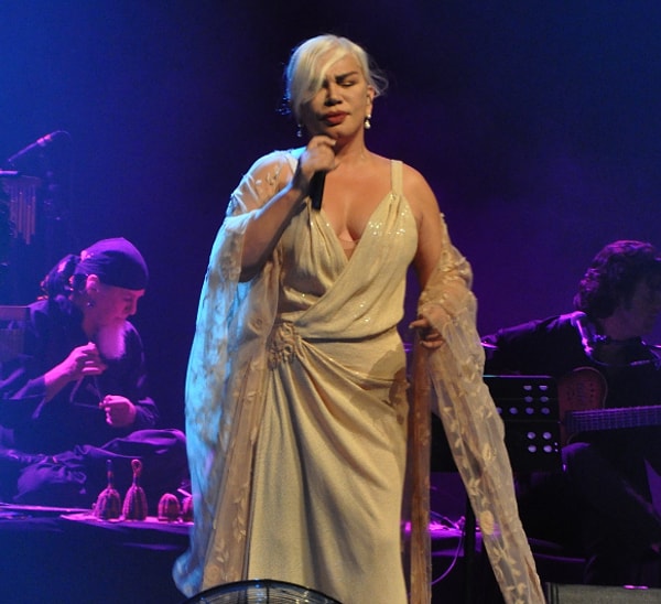 9 yil once hayranlariyla bulusmustu sarkilarina hasret birakan sezen aksudan sevenlerine guzel haber 1 yVRO9ETB