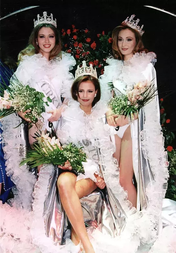 annesine cekmis eski turkiye guzeli nefise karatayin 10 yasindaki kizi maya guzelligiyle buyuledi 0 1S2L2TGL