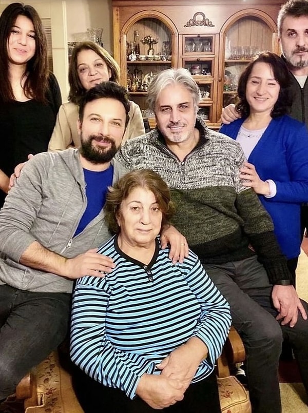 Annesini Toprağa Veren Megastar Tarkan Konserlerine Neden Devam Ettiğini Tüm Samimiyetiyle Açıkladı 1 annesini topraga veren megastar tarkan konserlerine neden devam ettigini tum samimiyetiyle acikladi 0 UWEzD9sp