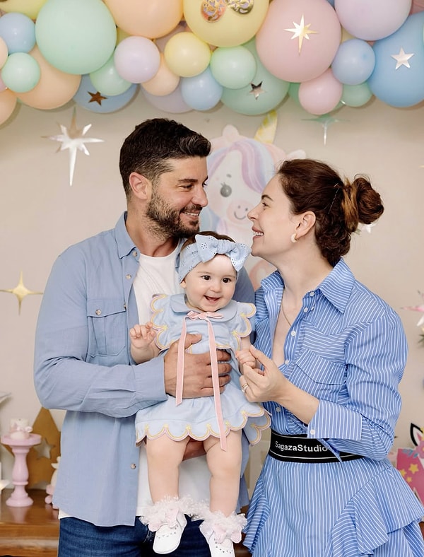 annesinin kopyasi berk oktayin kizi mira milenanin dogum gunu pozlarina begeni yagdi 2 HMwFD6tU