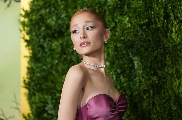 Ariana Grande Kimdir, Kaç Yaşında? Ariana Grande Kariyeri ve Özel Hayatında Merak Edilenler 1 ariana grande kimdir kac yasinda ariana grande kariyeri ve ozel hayatinda merak edilenler 0 USVq7b1B
