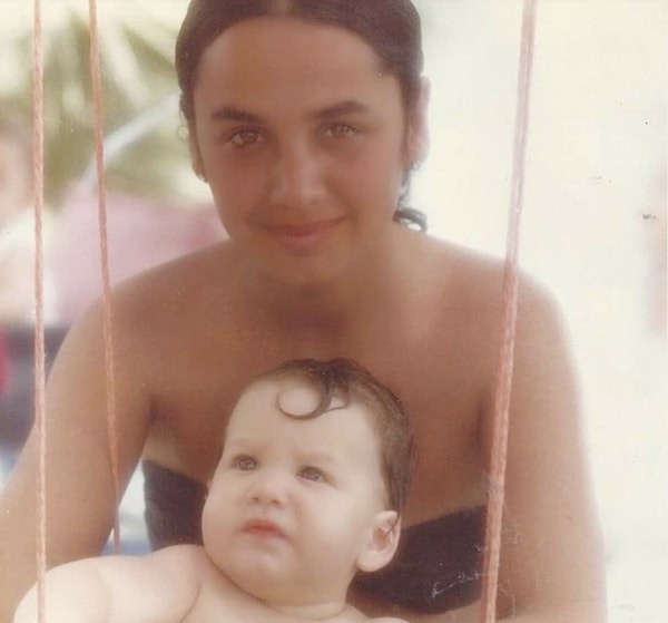 Aşk Şarkısı Sanıyorsanız Yanılıyorsunuz: Sezen Aksu'nun "İkinci Bahar" Şarkısının Bilinmeyen Hikayesi! 4 ask sarkisi saniyorsaniz yaniliyorsunuz sezen aksunun ikinci bahar sarkisinin bilinmeyen hikayesi 3 Y4qBsTKa