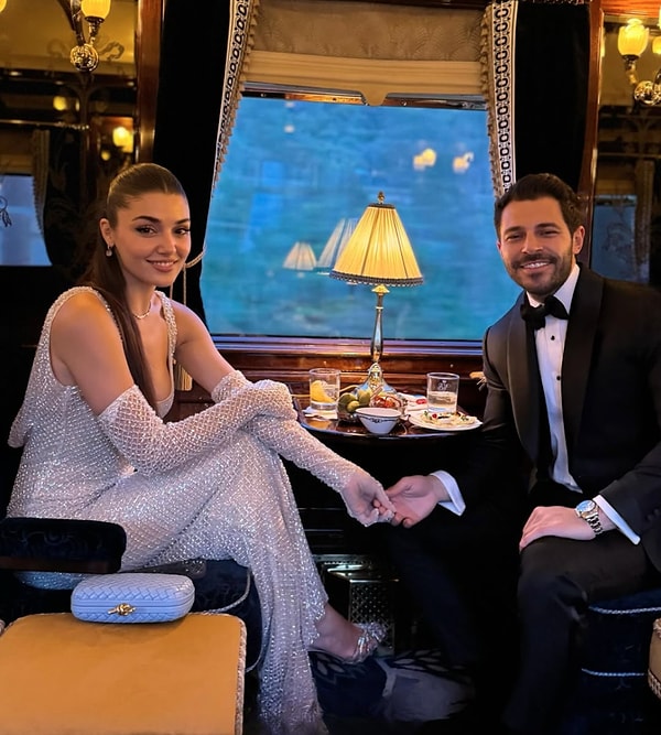Beklenen Teklif Geldi mi? Hakan Sabancı'nın Hande Erçel'le Son Paylaşımı Evlilik Teklifi Sanıldı! 3 beklenen teklif geldi mi hakan sabancinin hande ercelle son paylasimi evlilik teklifi sanildi 2 HFlqMefS