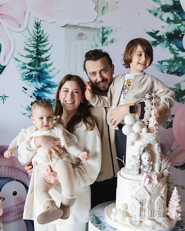 Bir Kez Daha Şok Olduk: Hazal Kaya'nın Oğlu, Ali Atay'ın Klonu Fiko'nun Son Halini Görmeniz Lazım! 1 bir kez daha sok olduk hazal kayanin oglu ali atayin klonu fikonun son halini