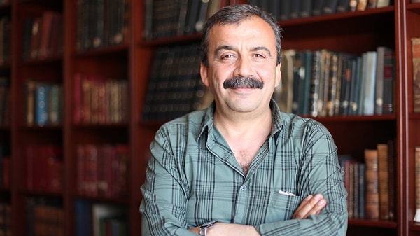 Fenomen Aykut Elmas'tan Sırrı Süreyya Önder Paylaşımı Sonrası Gelen Tepkilere Yanıt Gecikmedi 1 fenomen aykut elmastan sirri sureyya onder paylasimi sonrasi gelen tepkilere yanit gecikmedi 0 nqtv5na8