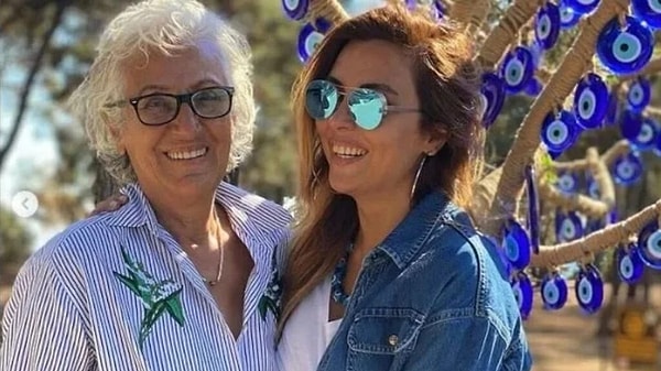 Gelinim Mutfakta'nın Ünlü Sunucusu Aslı Hünel'in Acı Günü: Annesi Şükran Hünel Hayatını Kaybetti! 3 gelinim mutfaktanin unlu sunucusu asli hunelin aci gunu annesi sukran hunel hayatini kaybetti 2 FJS1lq3u