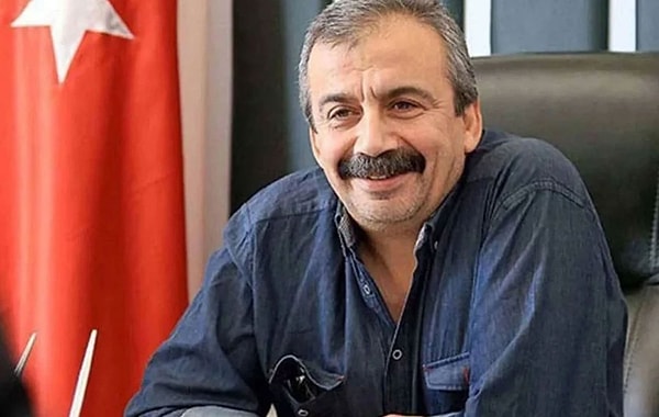 gonca vuslateri sirri sureyya onder ile komsuluk anisini paylasti 0