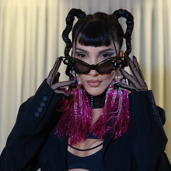 hande yener konserinde devirecegiz sozleriyle dinleyicilerden alkis topladi 0 Hc7JKjFv