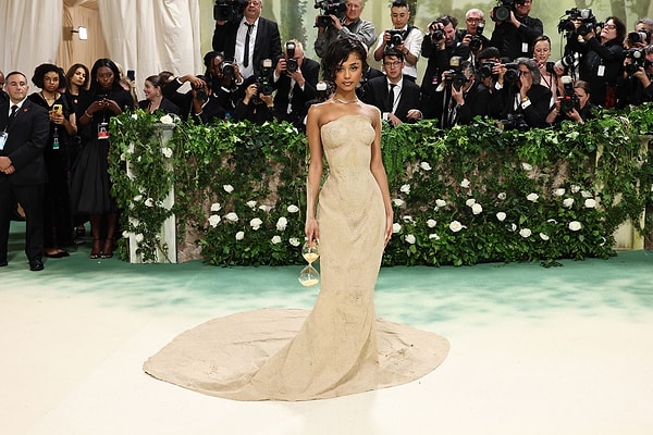 Hollywood Ünlülerinin Cebini Milyonlarla Yakan Met Gala’nın Kaskatı Kurallarını İnceliyoruz! 2 hollywood unlulerinin cebini milyonlarla yakan met galanin kaskati kurallarini inceliyoruz 1 6RcZY23z