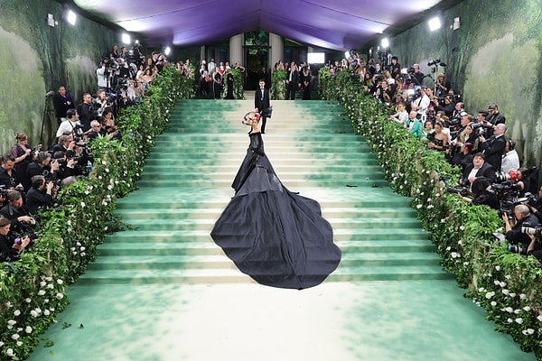 Hollywood Ünlülerinin Cebini Milyonlarla Yakan Met Gala’nın Kaskatı Kurallarını İnceliyoruz! 3 hollywood unlulerinin cebini milyonlarla yakan met galanin kaskati kurallarini inceliyoruz 2 8VPmC417