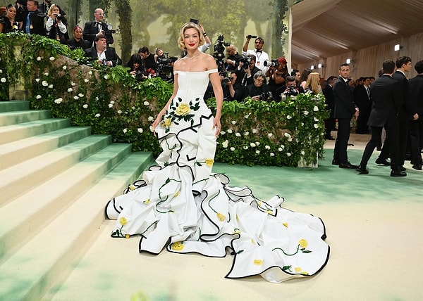 Hollywood Ünlülerinin Cebini Milyonlarla Yakan Met Gala’nın Kaskatı Kurallarını İnceliyoruz! 5 hollywood unlulerinin cebini milyonlarla yakan met galanin kaskati kurallarini inceliyoruz 4 ljqOKLED
