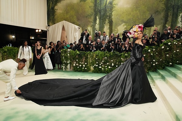 Hollywood Ünlülerinin Cebini Milyonlarla Yakan Met Gala’nın Kaskatı Kurallarını İnceliyoruz! 6 hollywood unlulerinin cebini milyonlarla yakan met galanin kaskati kurallarini inceliyoruz 5 ylXj29R1