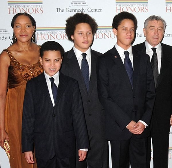 Hollywood'un Oscarlı Oyuncusu Robert De Niro'nun Oğlu Cinsiyet Geçiş Ameliyatı Oldu! 2 hollywoodun oscarli oyuncusu robert de nironun oglu cinsiyet gecis ameliyati oldu 1 JQ3hkLM4